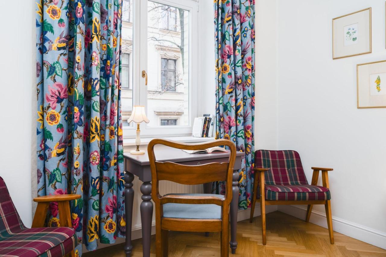 Classy Old Town Suites - By Upstairs クラクフ エクステリア 写真
