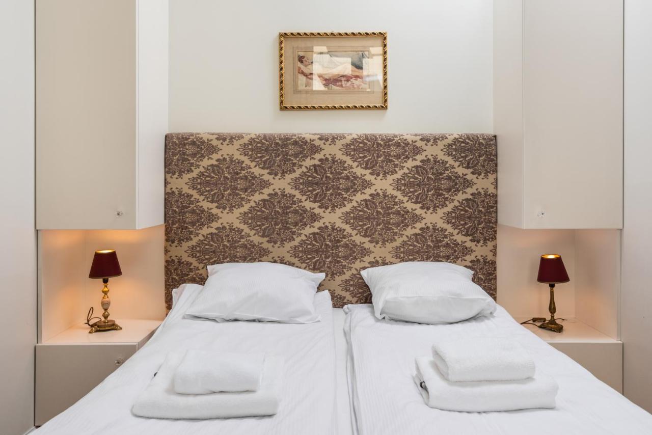 Classy Old Town Suites - By Upstairs クラクフ エクステリア 写真