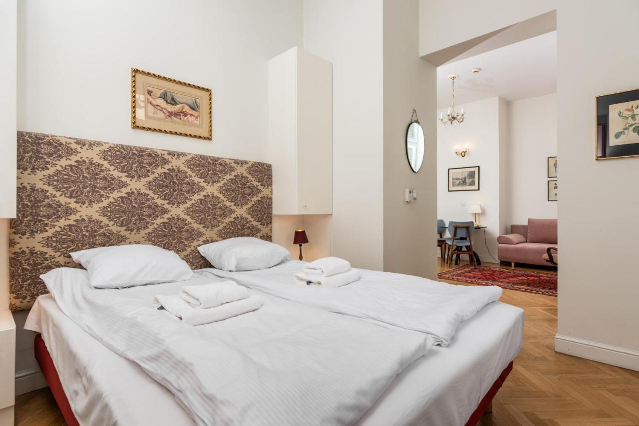 Classy Old Town Suites - By Upstairs クラクフ エクステリア 写真