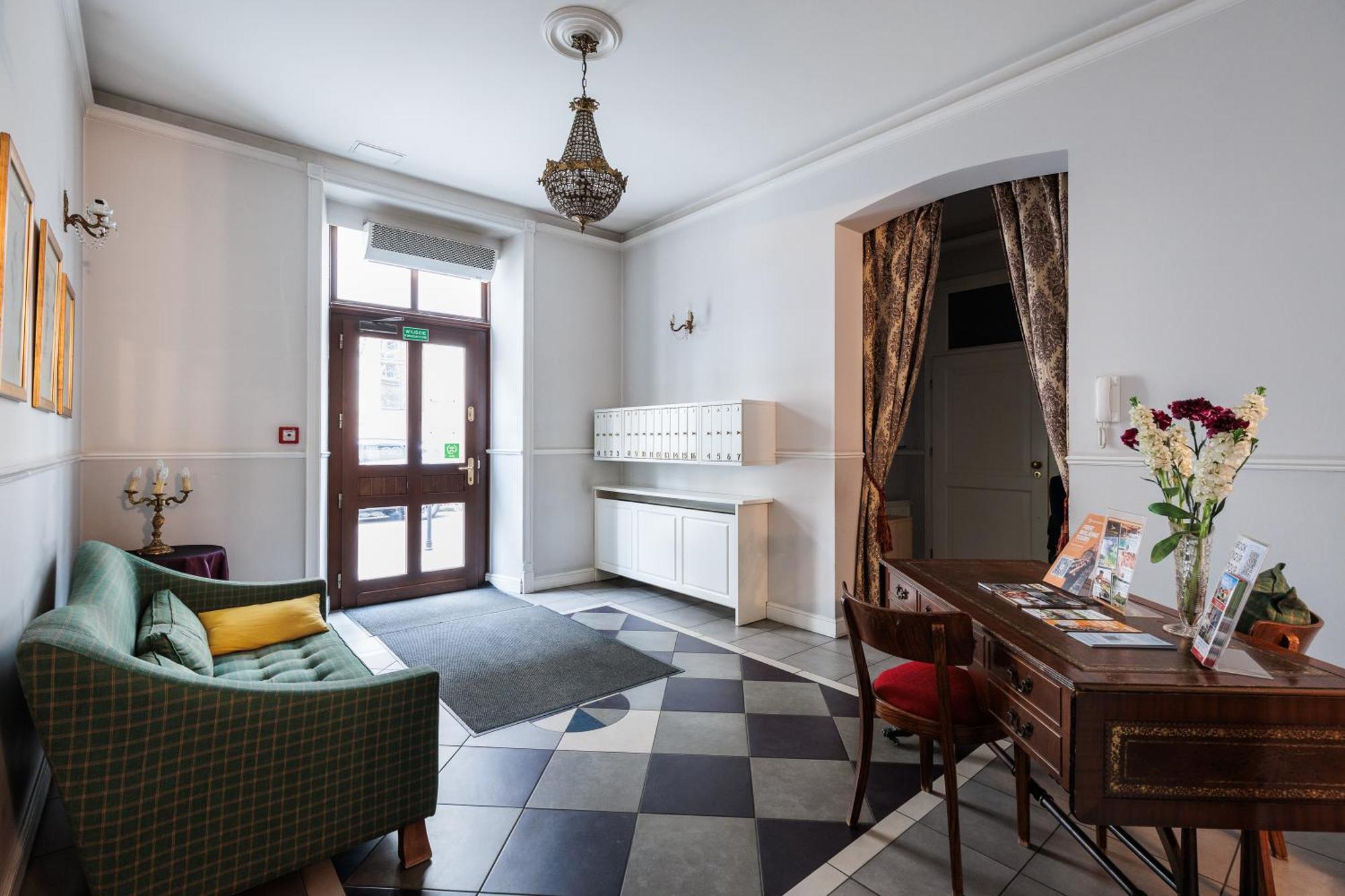 Classy Old Town Suites - By Upstairs クラクフ エクステリア 写真